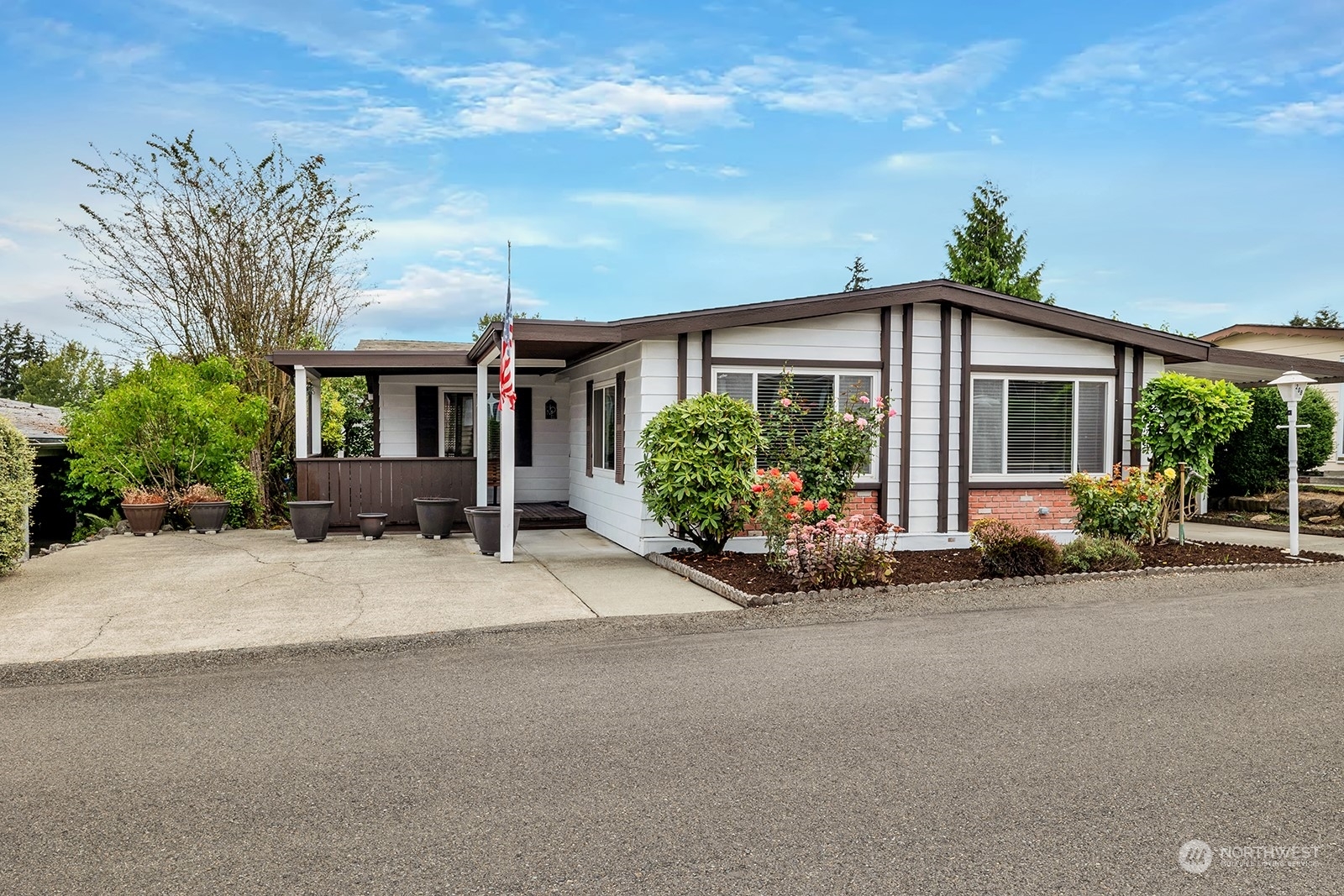 Property Photo:  2500 Alder Street 208  WA 98354 