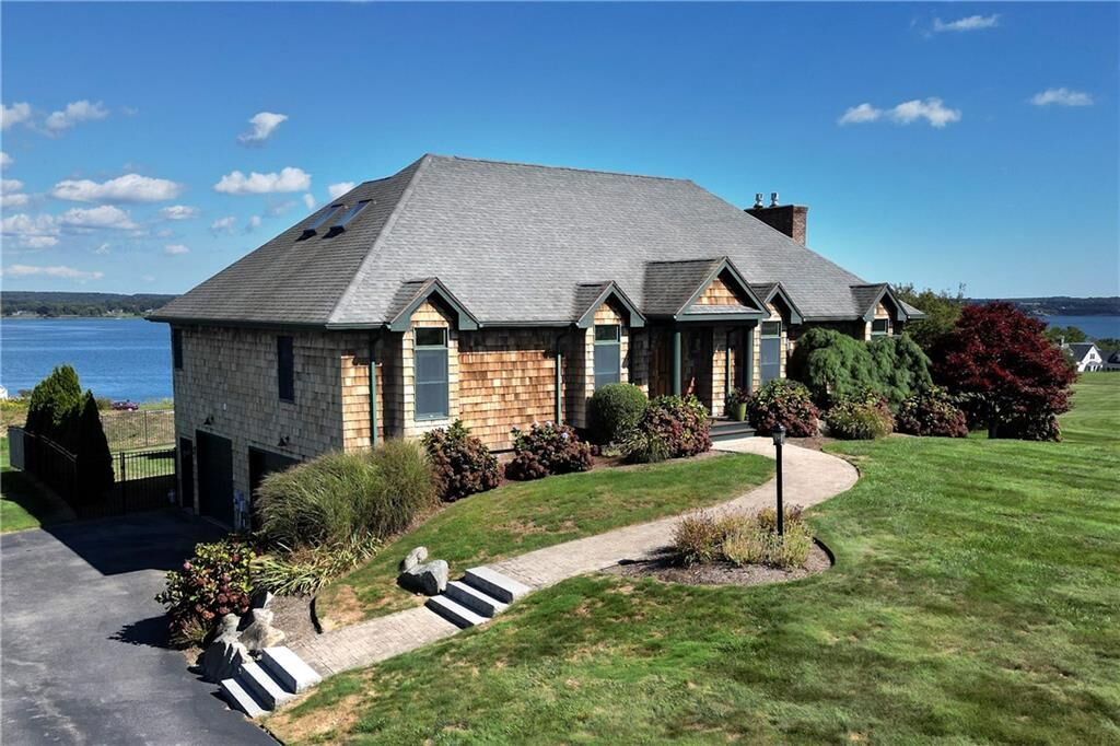 Property Photo:  84 East Terrace  RI 02871 