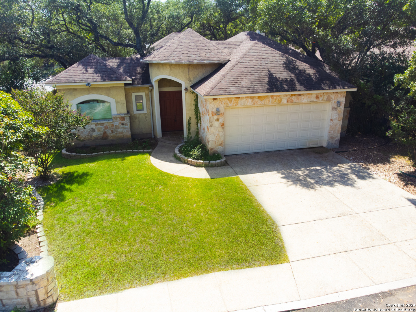 Property Photo:  2 Shady Cv  TX 78213 