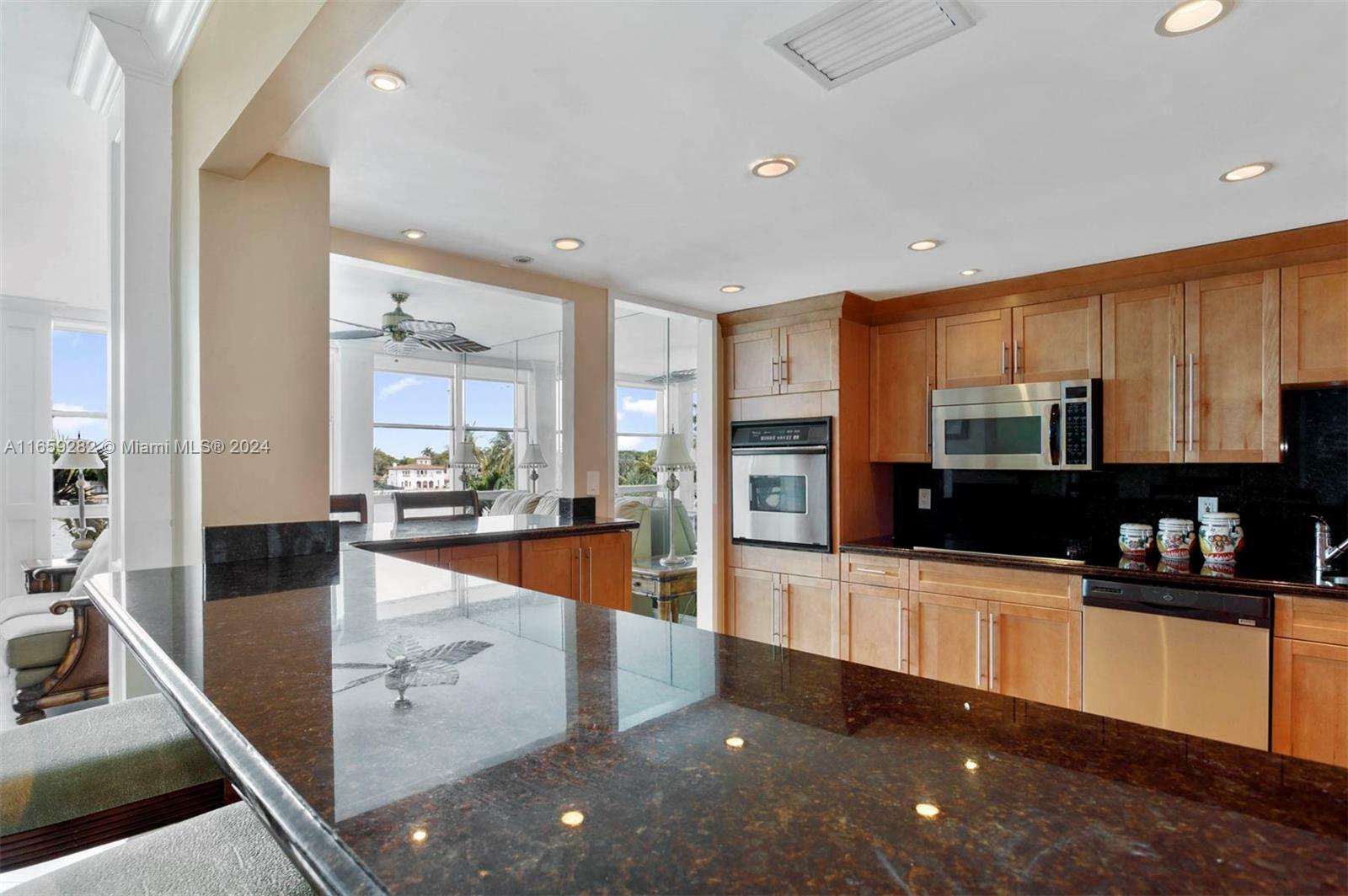 Property Photo:  5055 Collins Ave 3L  FL 33140 