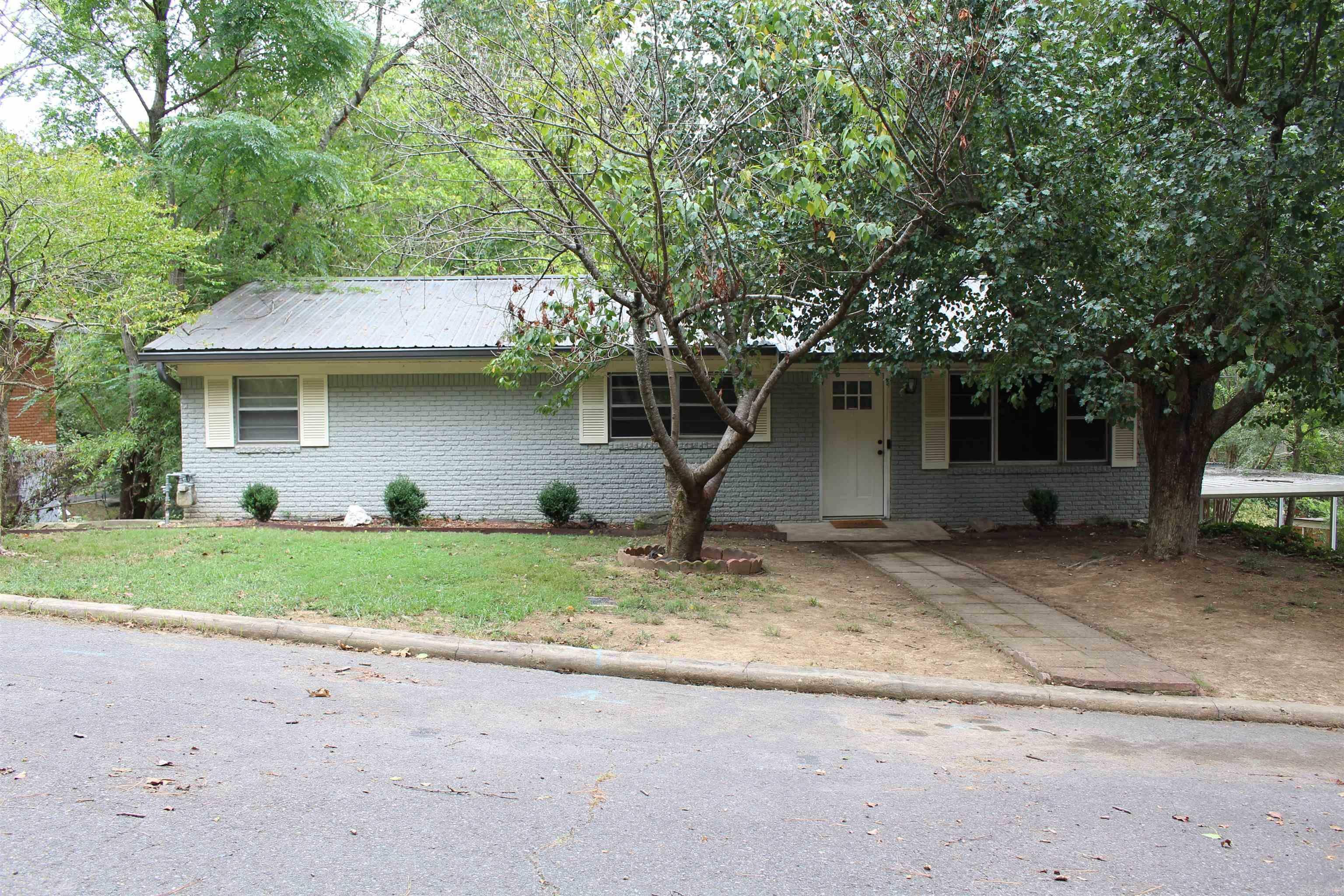 Property Photo:  203 Patriot St Street  AR 71913 