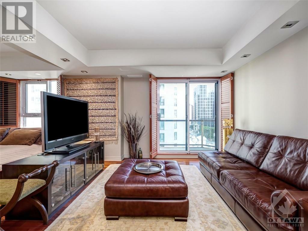 Property Photo:  445 Laurier Avenue West 705  ON K1R 0A2 