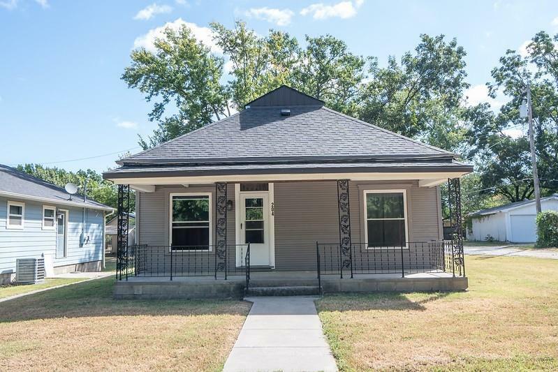 Property Photo:  204 N State Street  KS 67333 