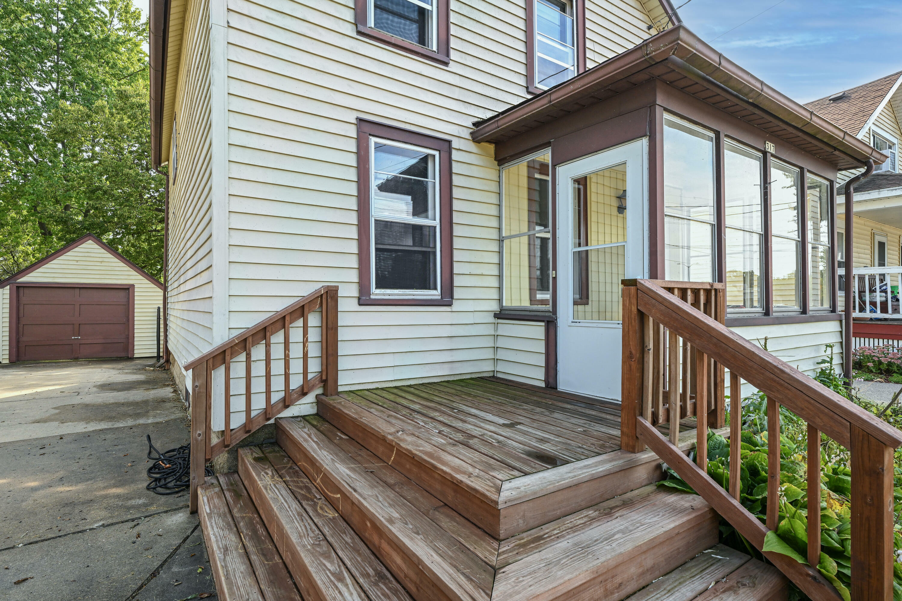 Property Photo:  317 Fox St  WI 53105 