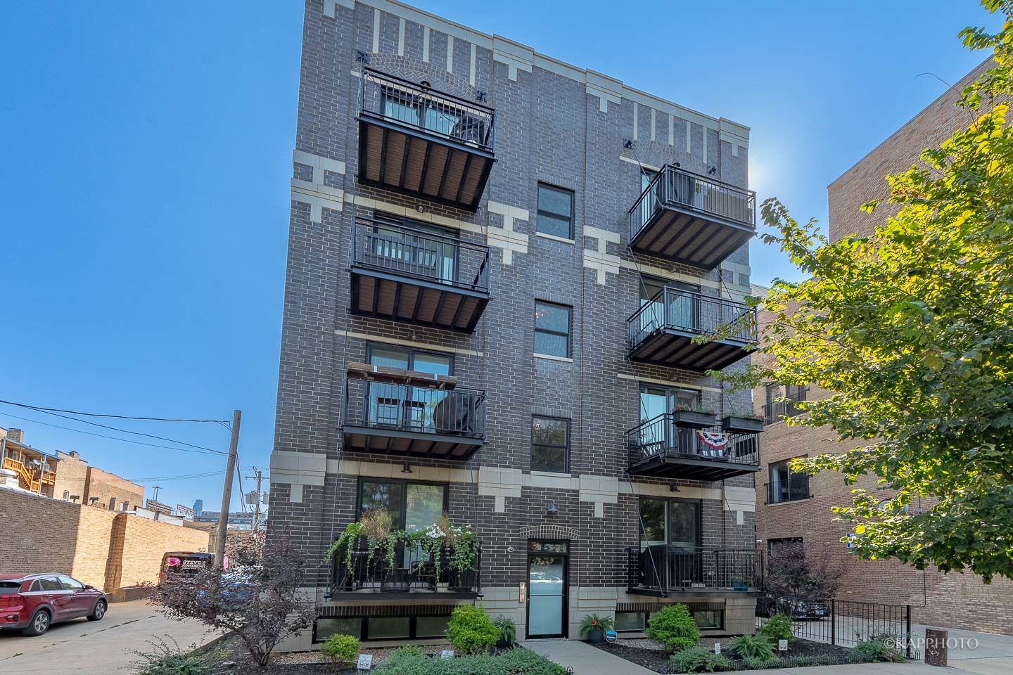 Property Photo: 457 N Aberdeen Street 4N IL 60642