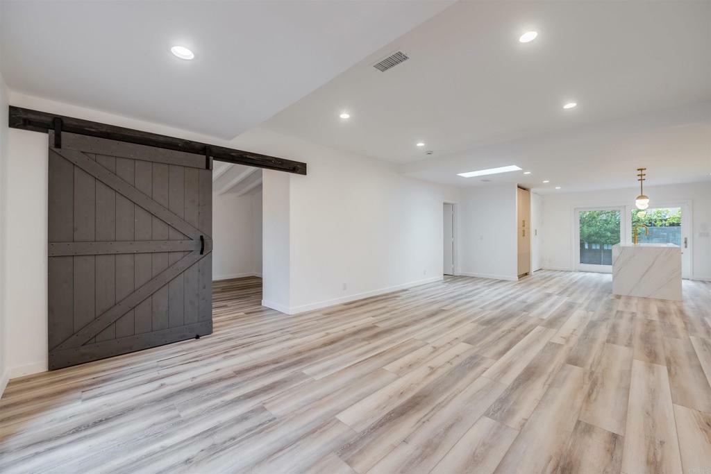 Property Photo:  750 N Stanley Avenue  CA 90046 