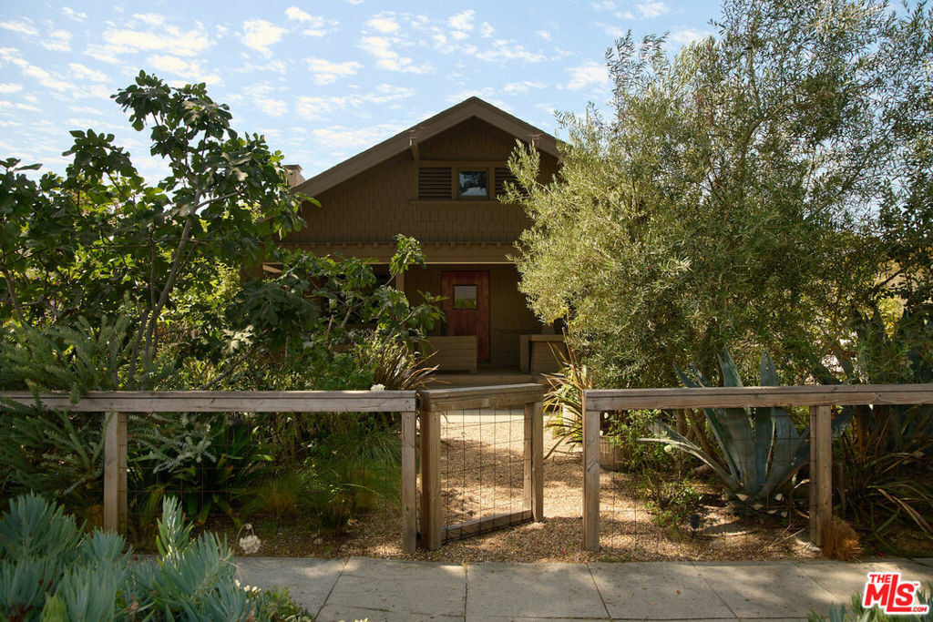 Property Photo:  3522 Perlita Avenue  CA 90039 