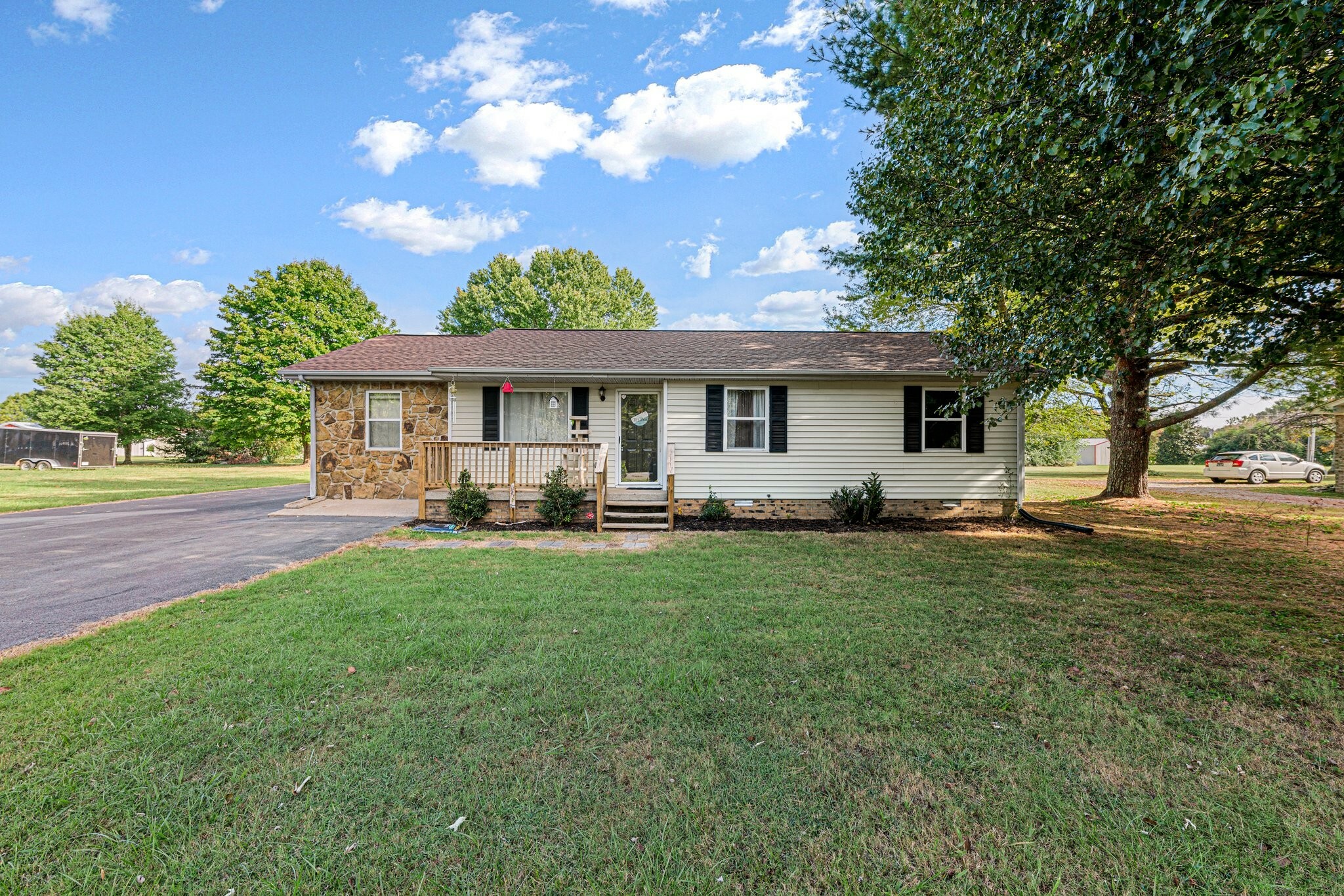 Property Photo:  1440 Old Highway 52  TN 37083 