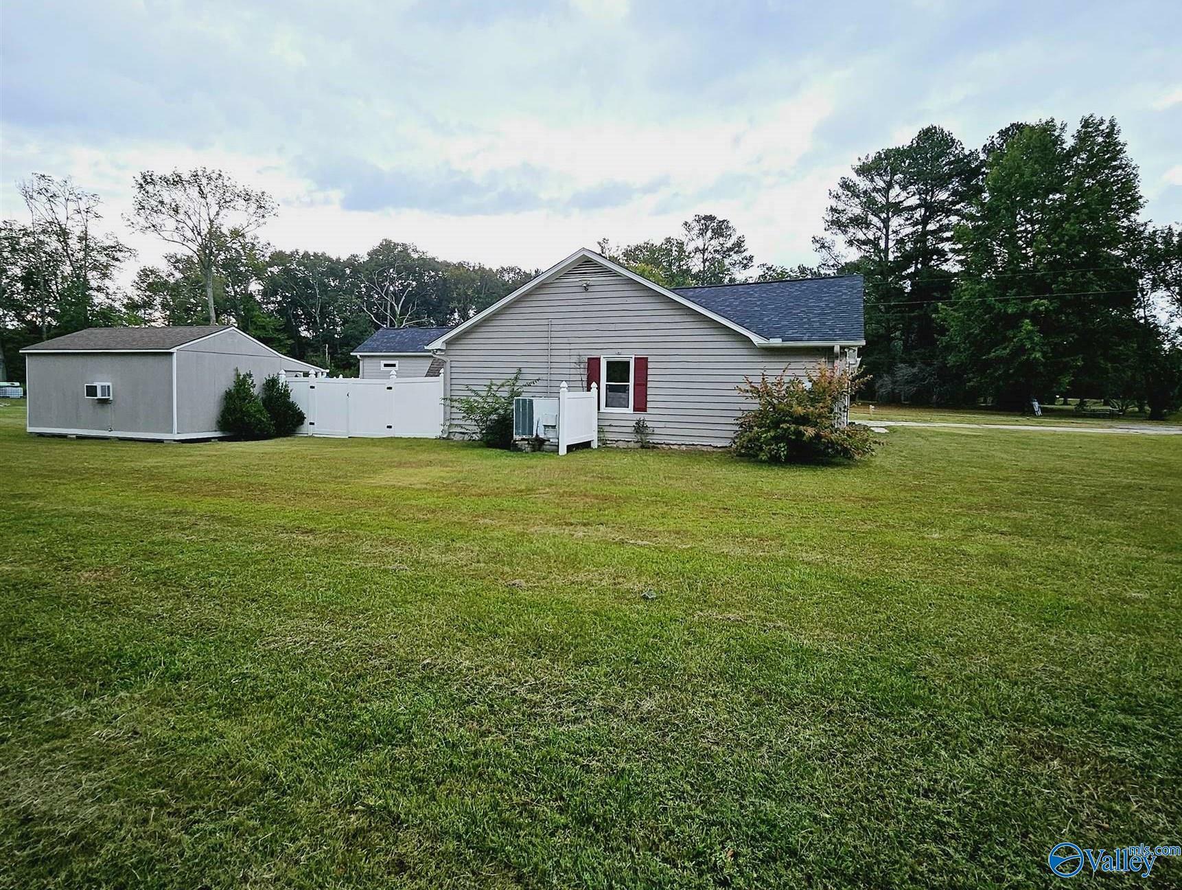 Property Photo:  19469 County Road 460  AL 35650 