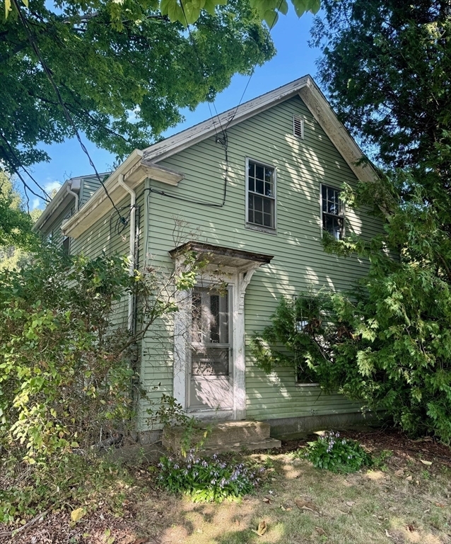 Property Photo:  118 Old Groveland Rd  MA 01835 