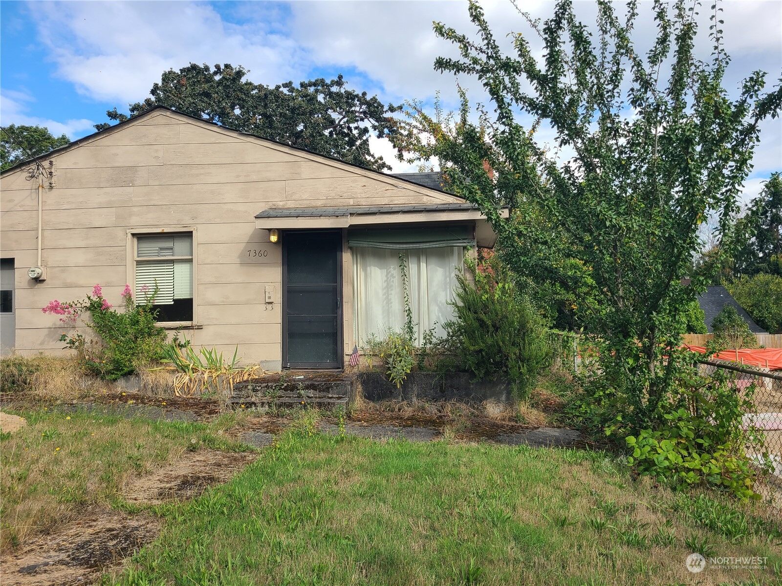 Property Photo: 7360 22nd Avenue NW WA 98117
