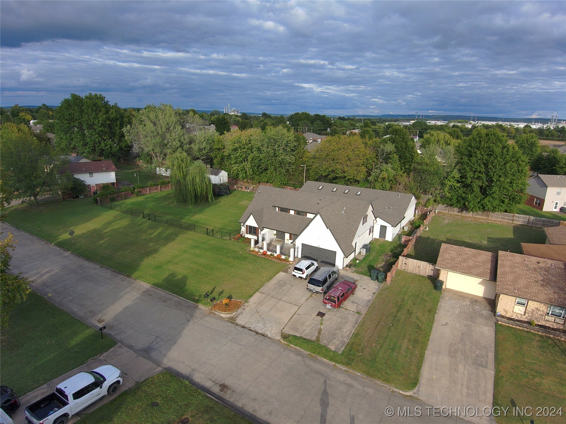 Property Photo:  206 Phoenix Village Road  OK 74403 