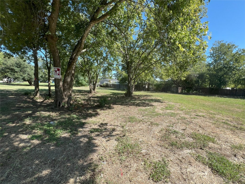 Property Photo:  507 Madison Street  TX 78621 