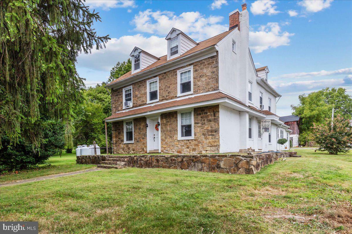 Property Photo:  143 N Middletown Road  PA 19063 