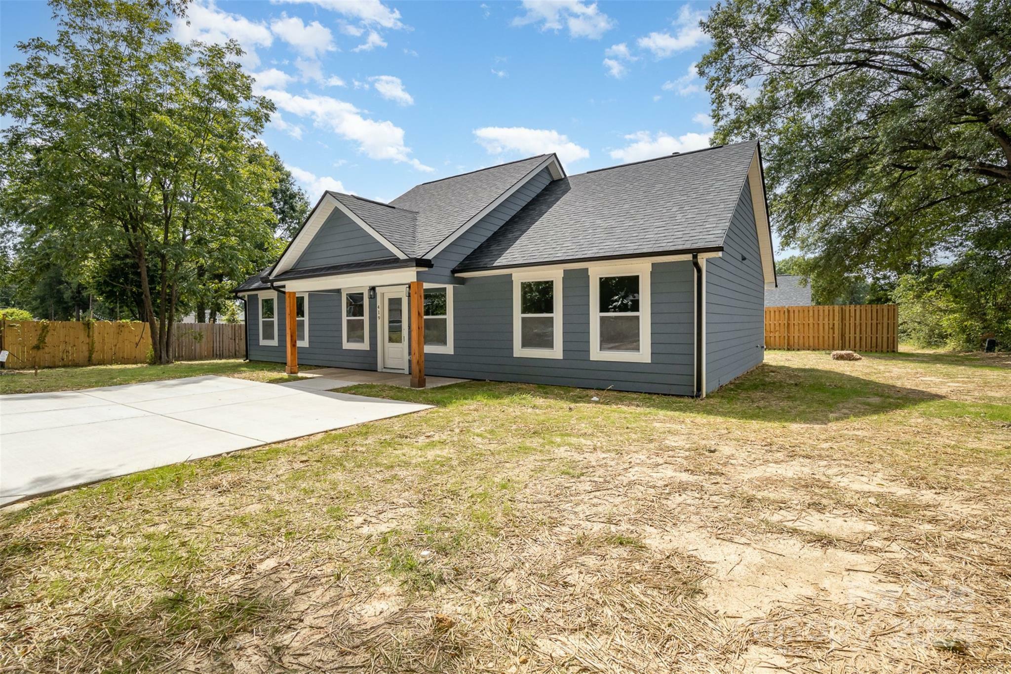 Property Photo:  419 Hillcrest Street  NC 28206 