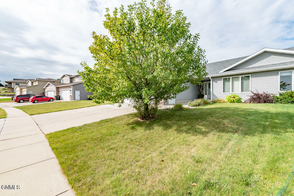 Property Photo:  1130 N 33rd Street  ND 58501 