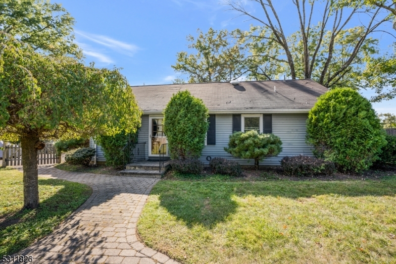 Property Photo:  8 Acken Rd  NJ 07920 