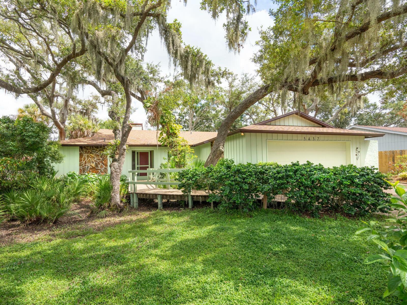 Property Photo:  5437 Creeping Hammock Drive  FL 34231 