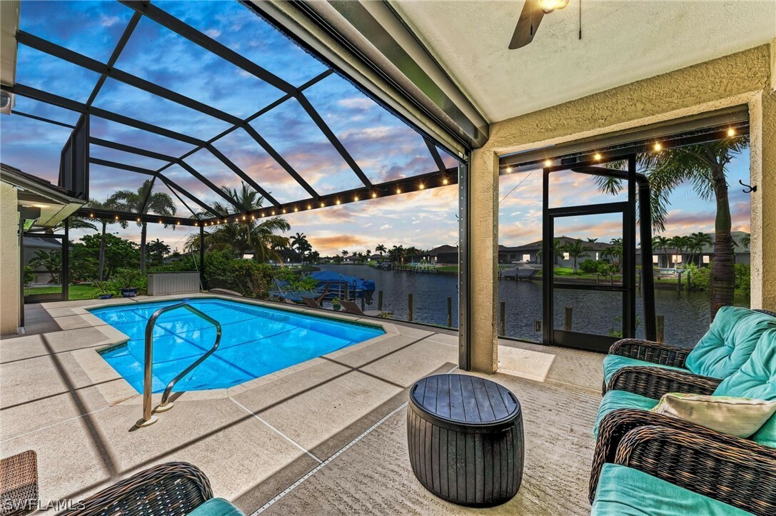 Property Photo:  1241 Macaw Court  FL 33950 