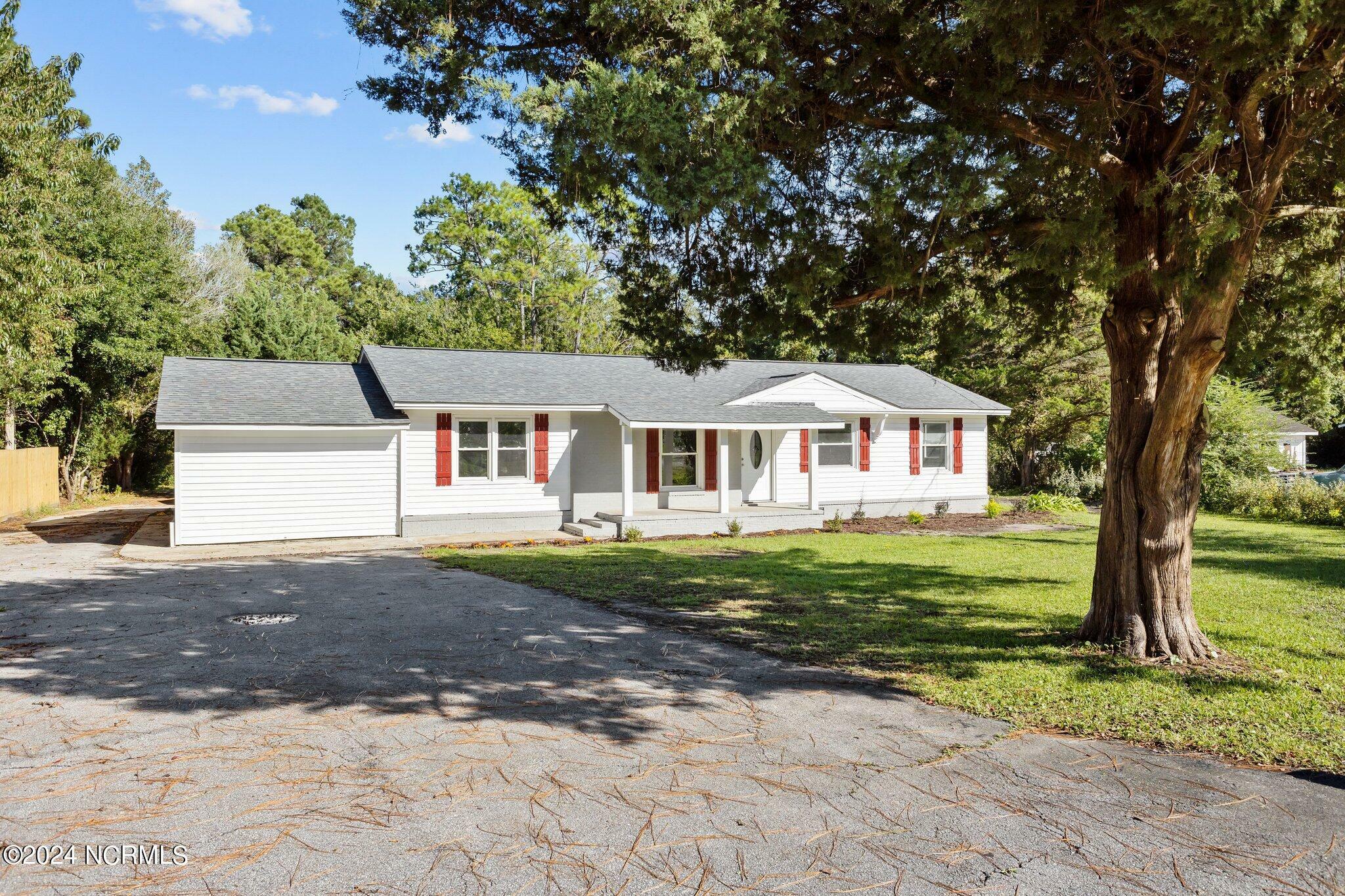 Property Photo: 126 English Street NC 28570