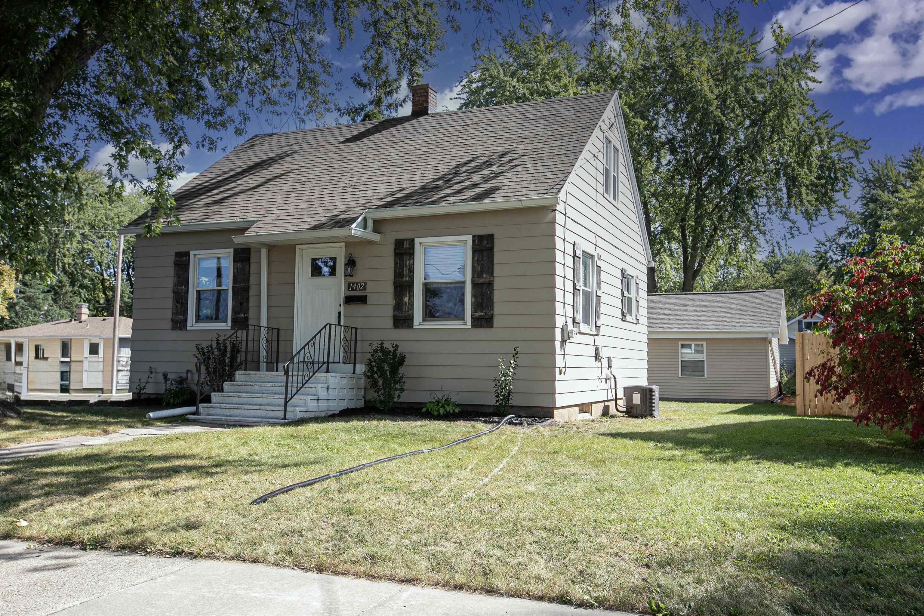 Property Photo:  1402 Berger Street  WI 54902-6340 