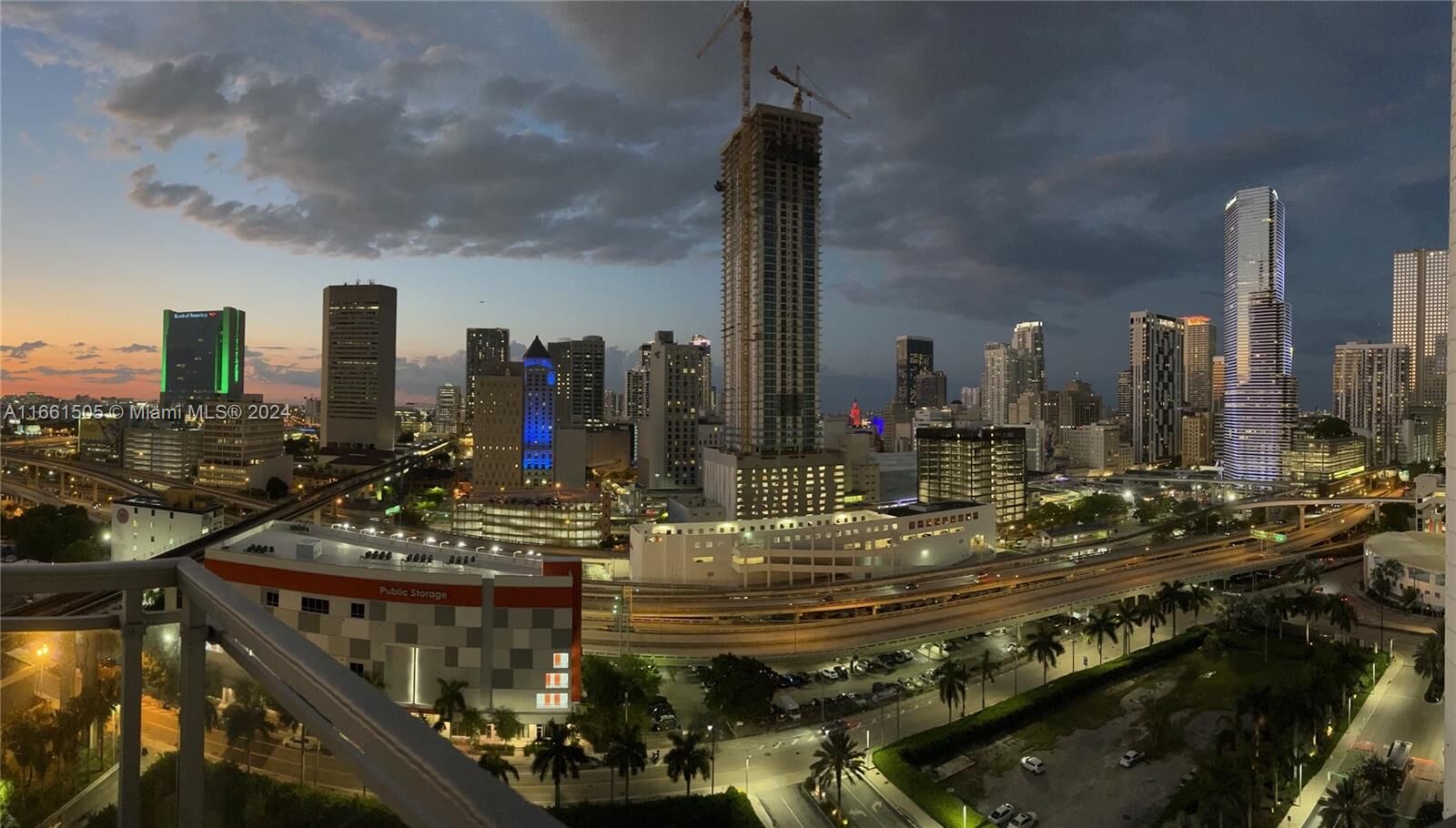 Property Photo: 90 SW 3rd St 1905 FL 33130