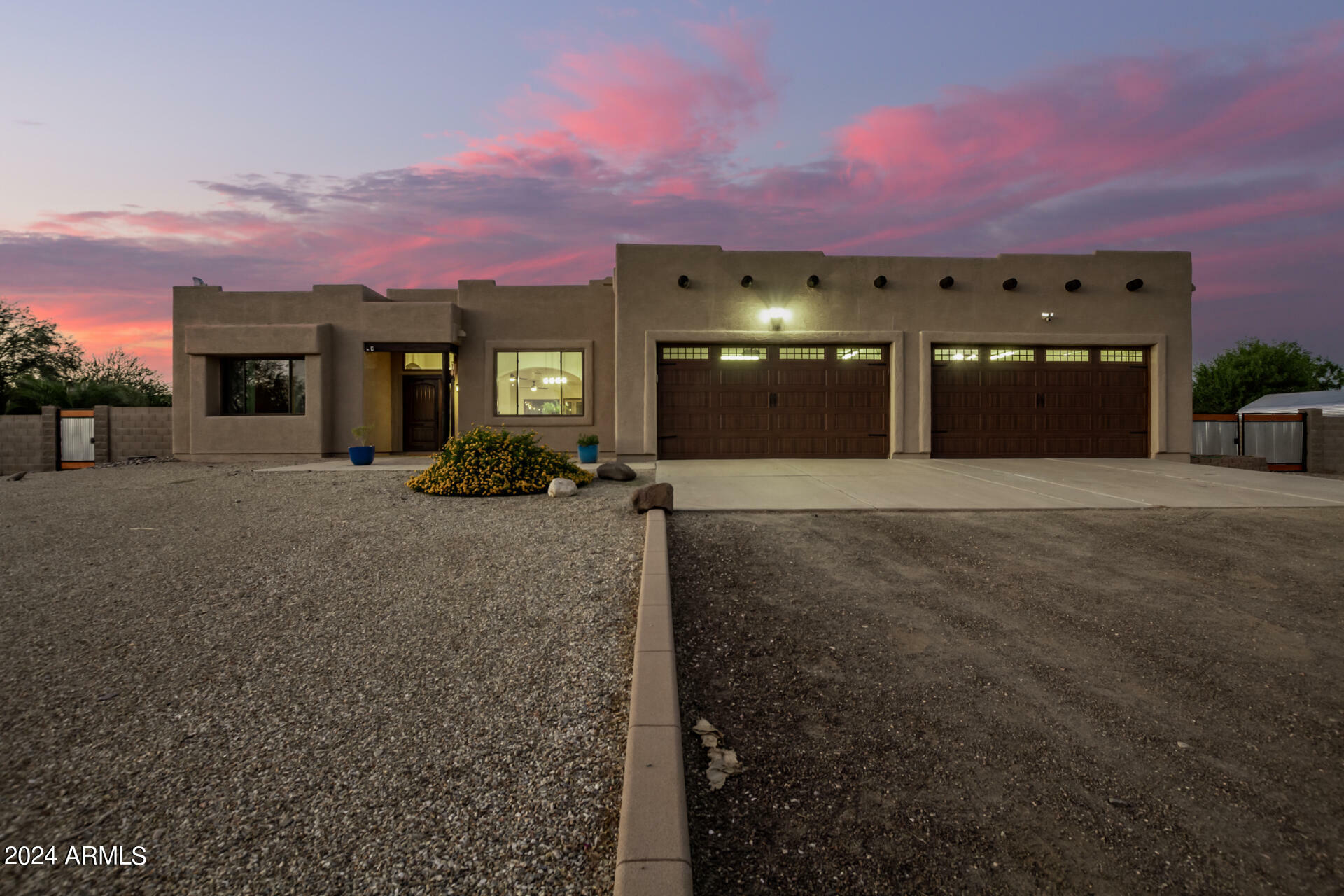 Property Photo:  2320 W Hidden Valley Drive  AZ 85086 