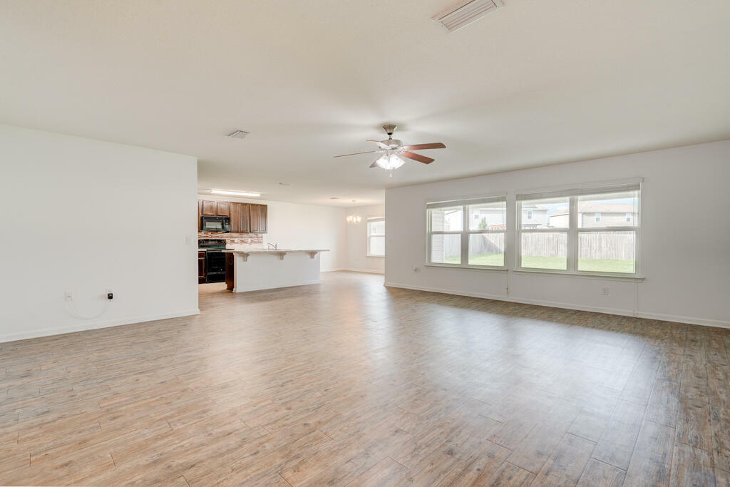 Property Photo:  4907 Kensington Lane  FL 32539 