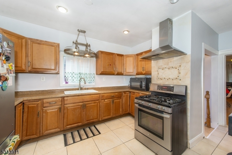 Property Photo:  571 Walnut St  NJ 07201 