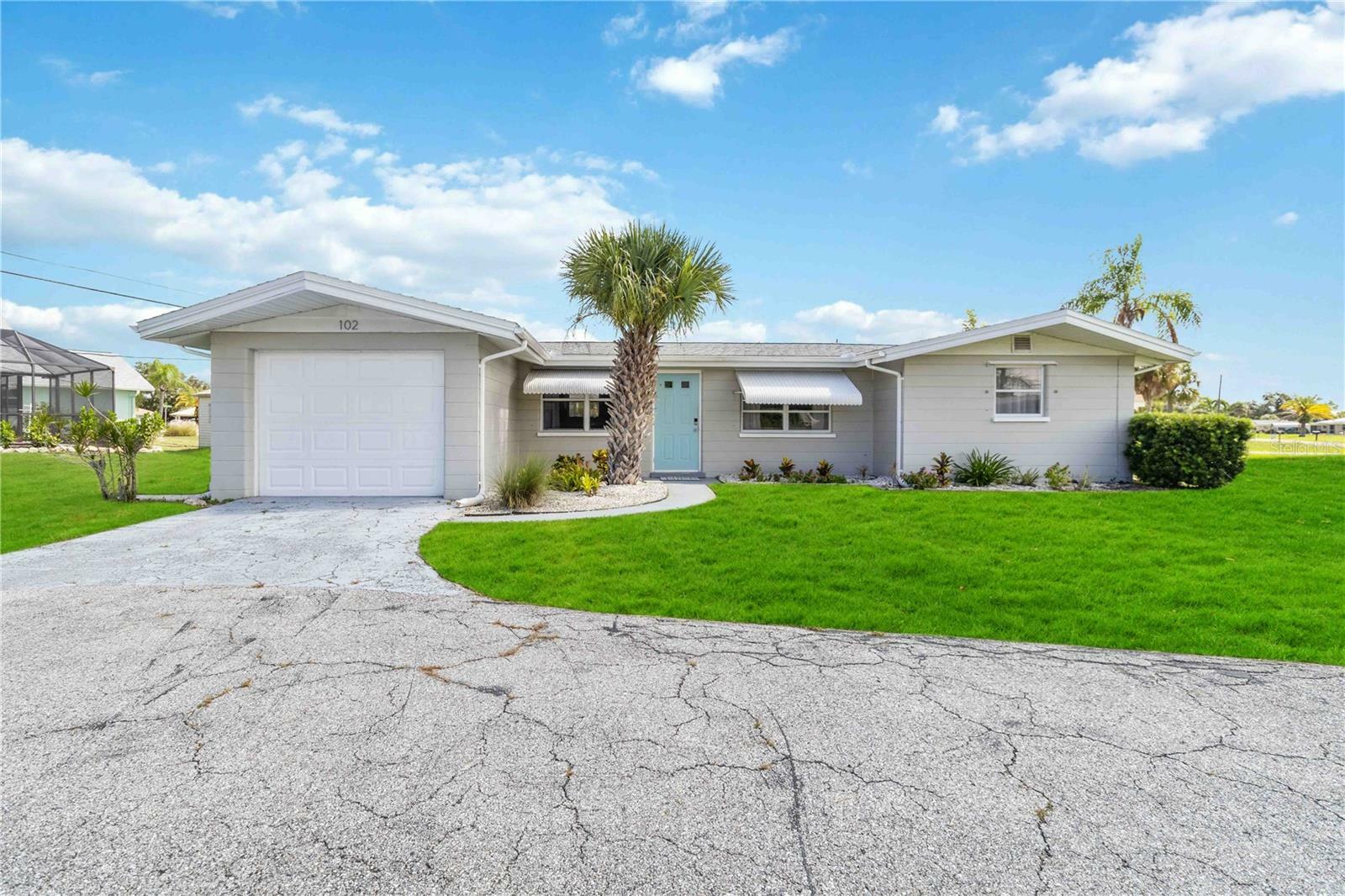 Property Photo:  102 E Wentworth Street  FL 34223 