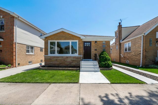 Property Photo:  2909 N Nordica Avenue  IL 60634 