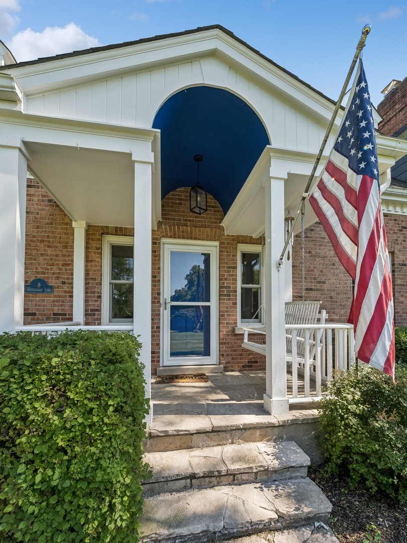 Property Photo:  8 Tanglewood Lane  IL 60047 