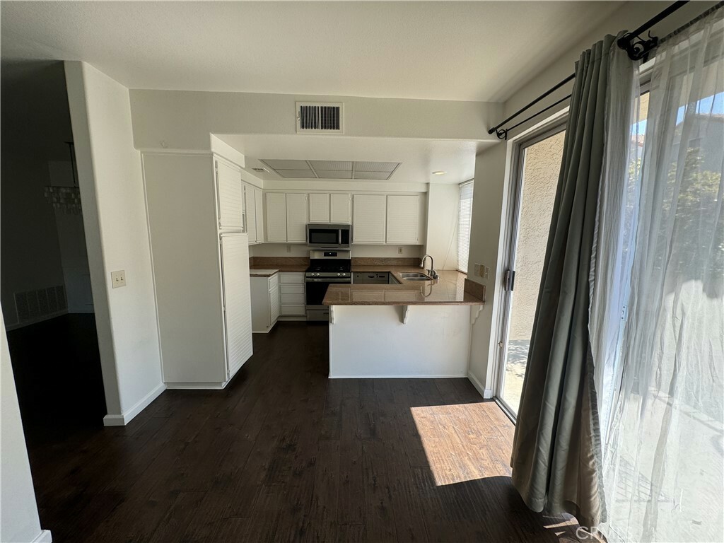 Property Photo:  22362 Golden Canyon Circle  CA 91311 