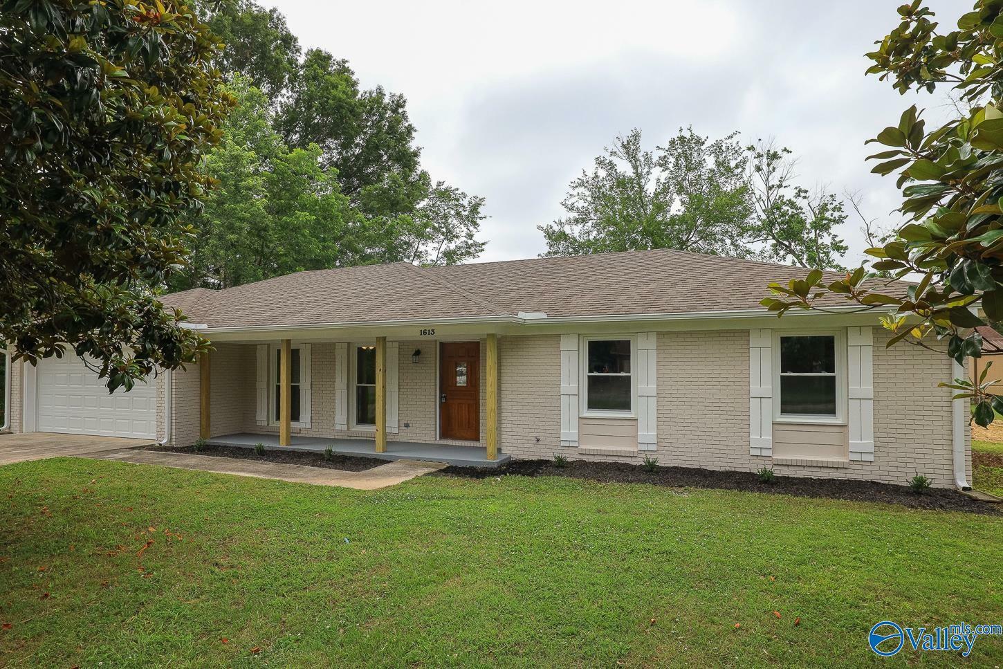 Property Photo:  1613 8th Street  AL 35601 