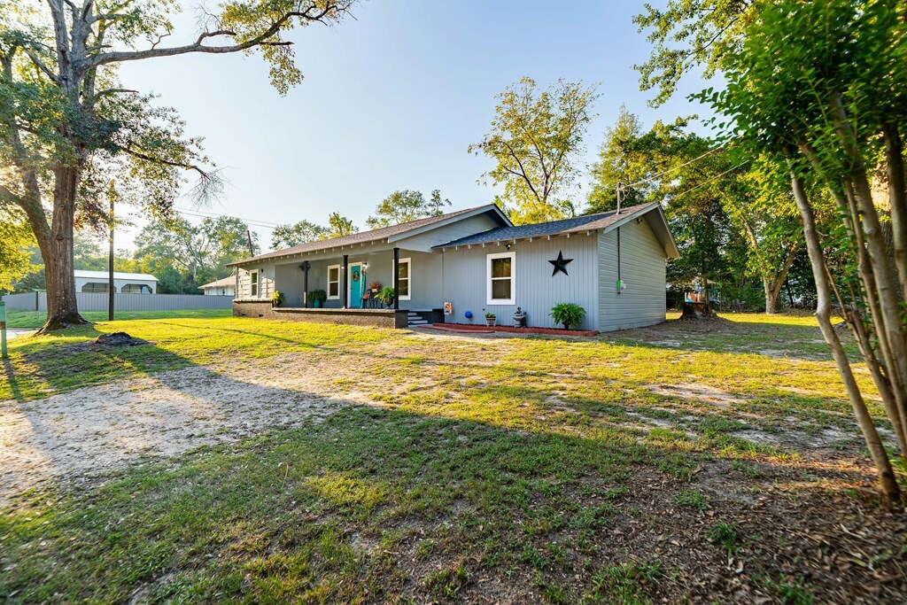 Property Photo:  123 S Popp St  TX 75964 