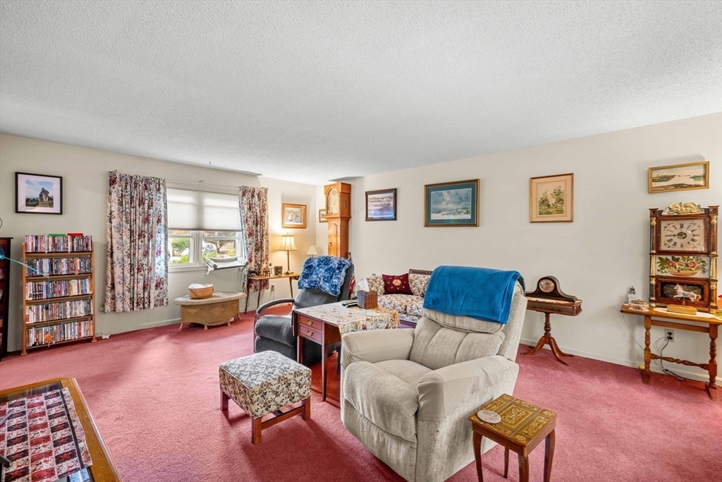 Property Photo:  71 Heritage Dr 71  MA 01588 