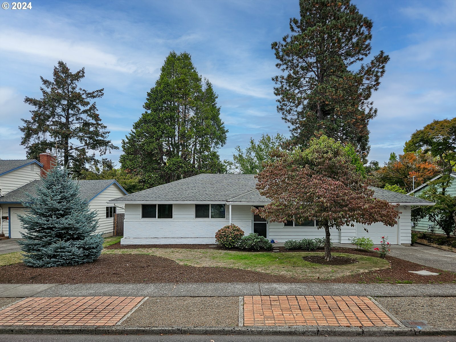 Property Photo:  12655 SW Glenhaven St  OR 97225 