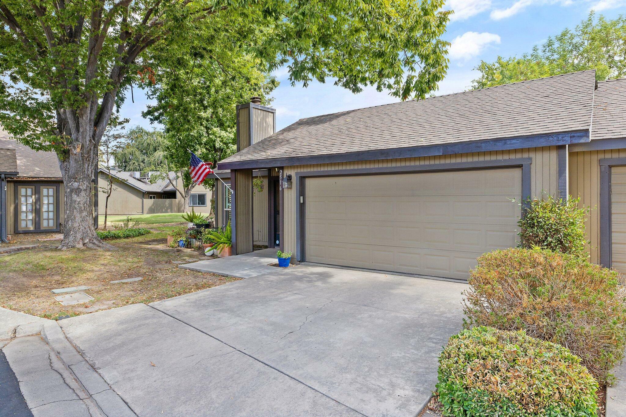 Property Photo:  2516 E Tulare Avenue  CA 93292 