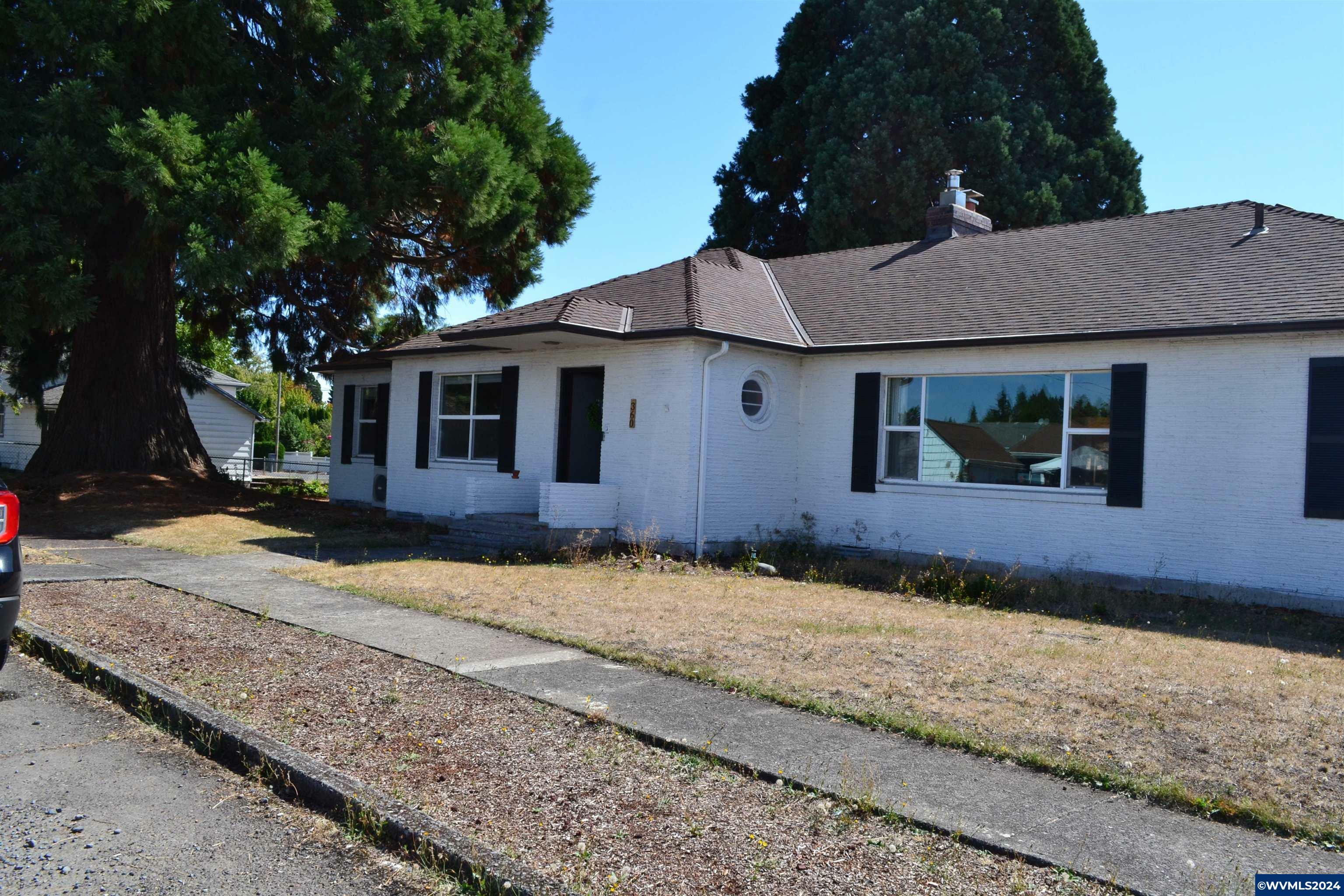 Property Photo:  360 E Elwood St  OR 97383 