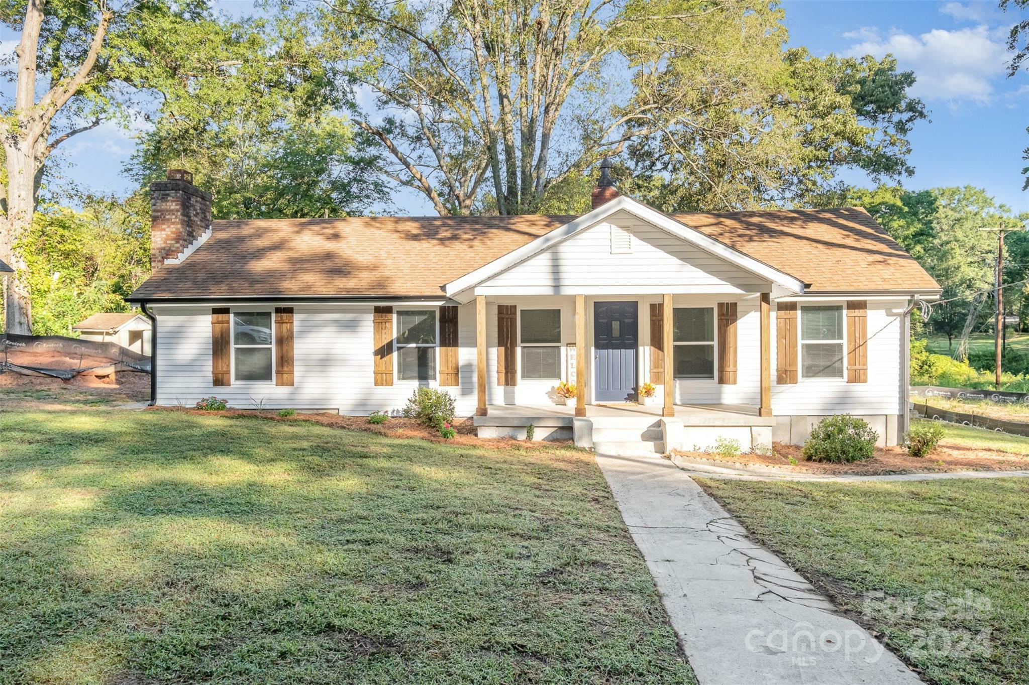 Property Photo:  1502 Collinston Drive  NC 28052 