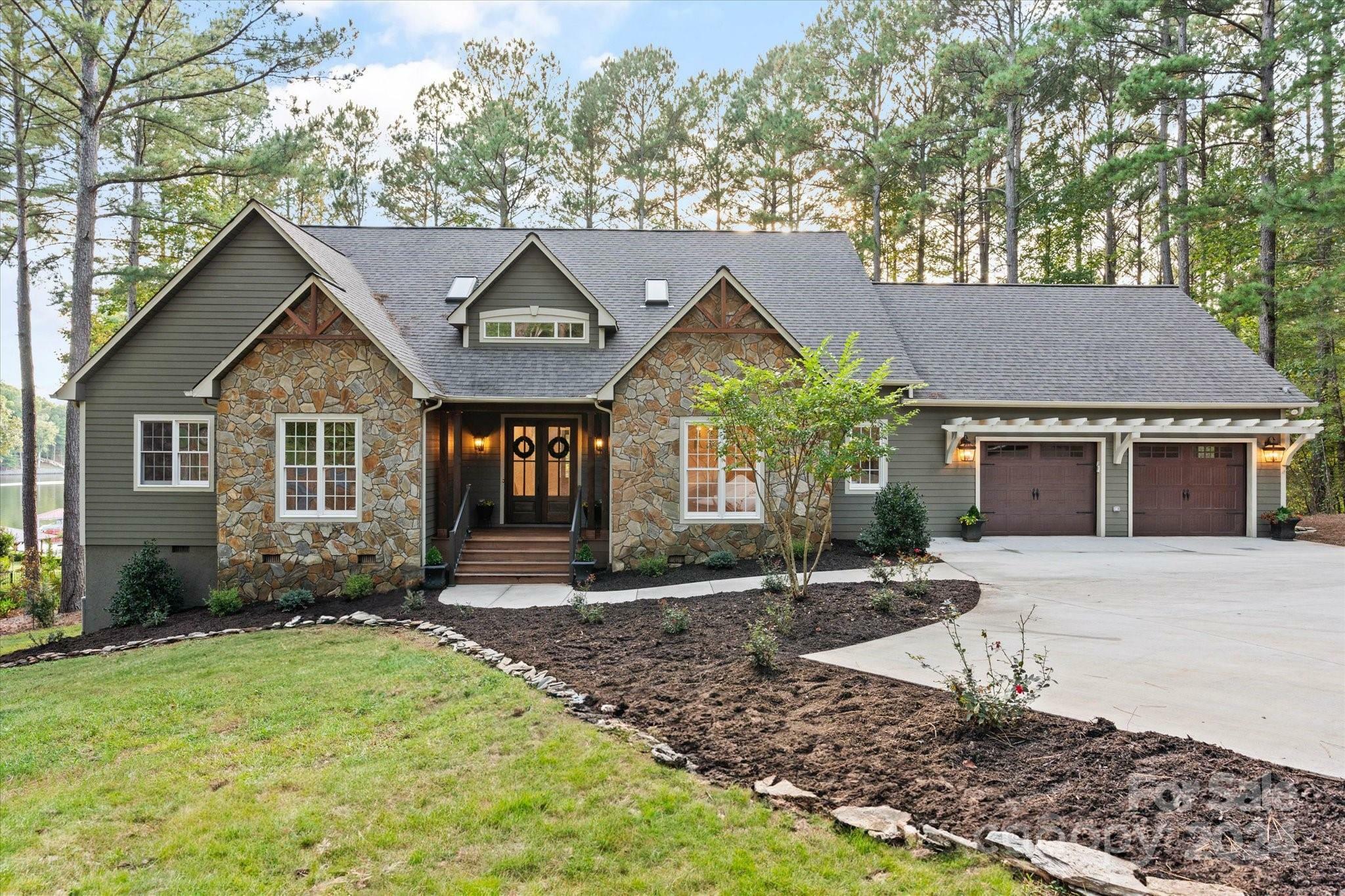 Property Photo:  5678 Anchor Drive  NC 28630 