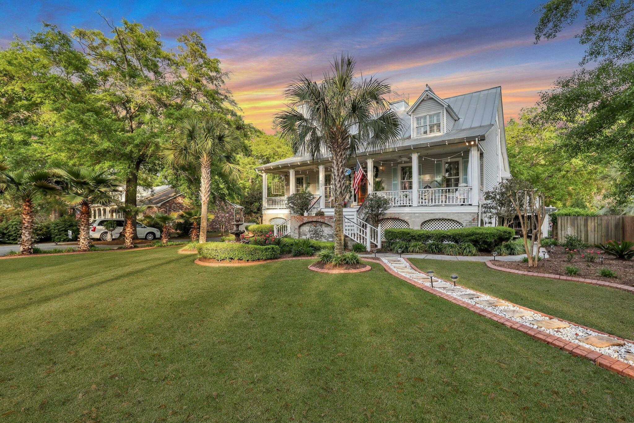 Property Photo:  705 S Magnolia Street  SC 29483 