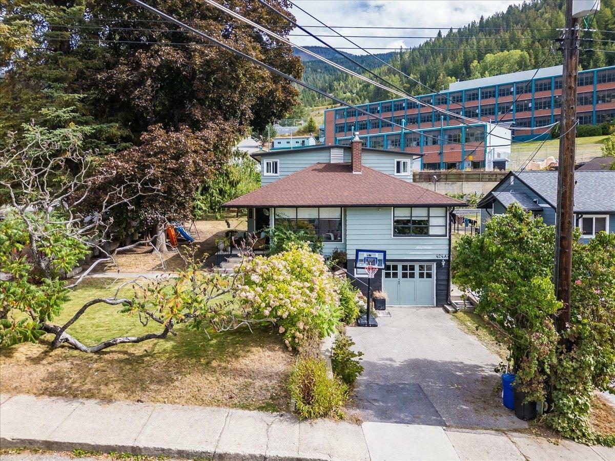 Property Photo:  424 Sixth Street  BC V1L 2Y3 