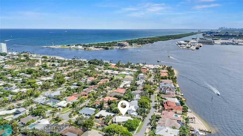 Property Photo:  2100 Manatee Dr  FL 33316 