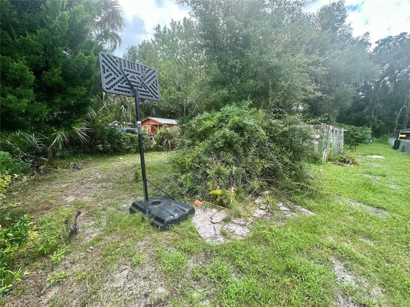 Property Photo:  638 W Ida Street  FL 32720 