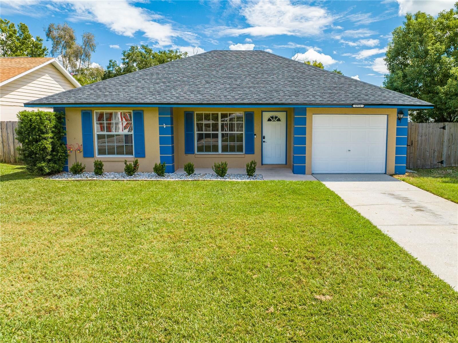 Property Photo:  1711 Charleston Ln  FL 34769 