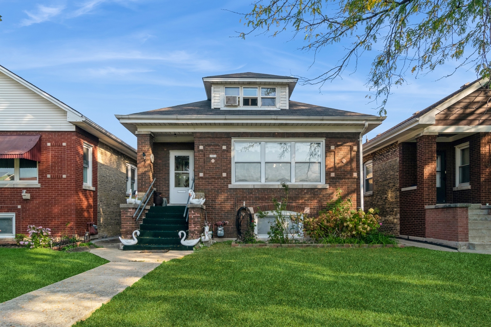 Property Photo:  4834 W Parker Avenue  IL 60639 