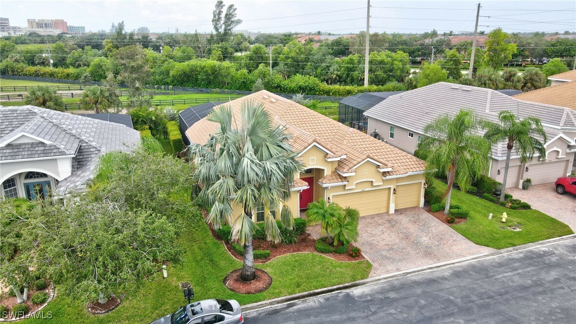 Property Photo:  16012 Thorn Wood Drive  FL 33908 