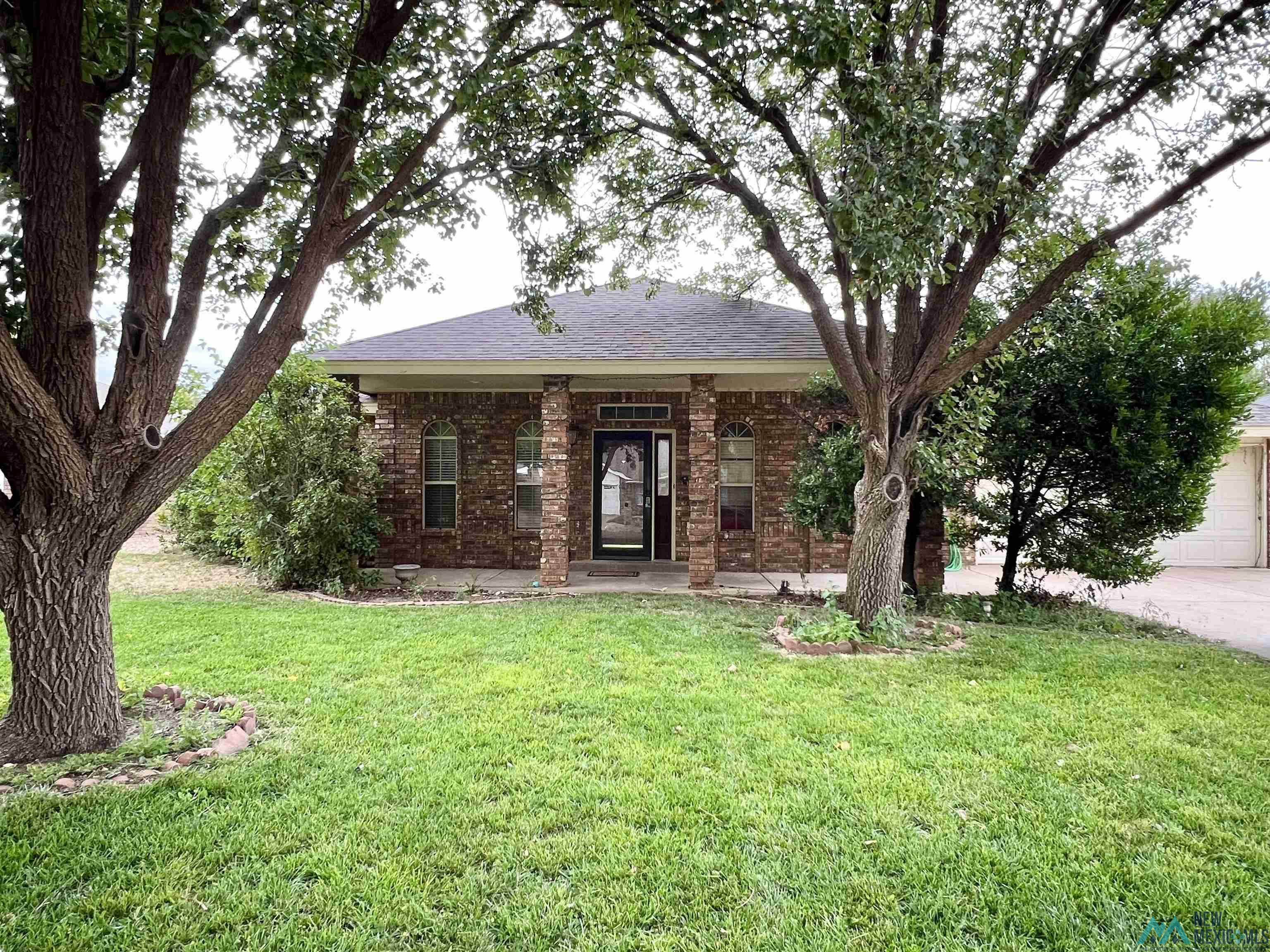 Property Photo: 408 Chanticleer Place NM 88101