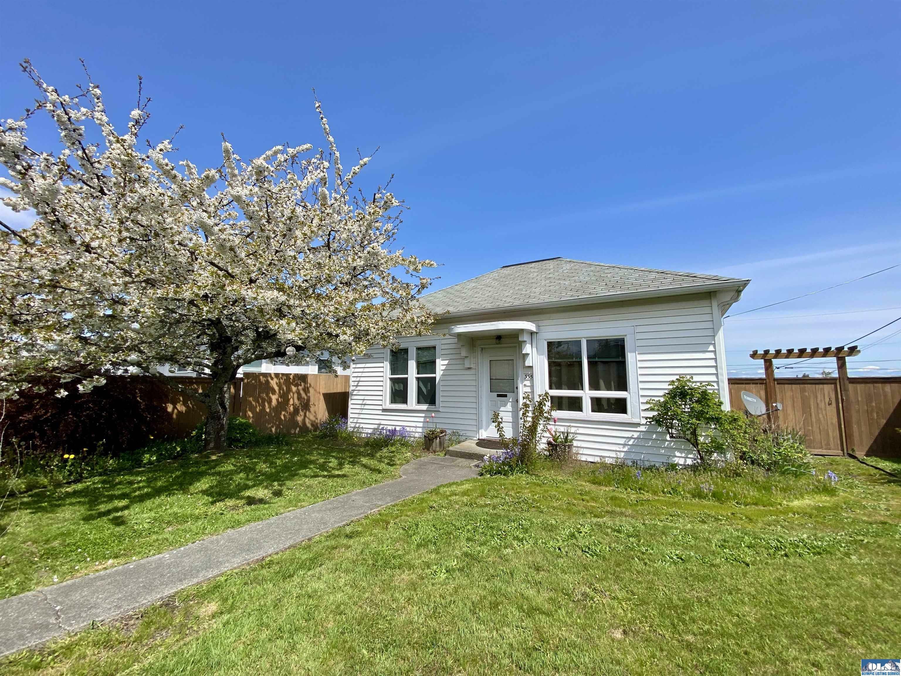 Property Photo:  335 E Twelfth  WA 98362 